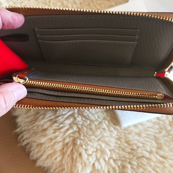 NWT IOB Dooney & Bourke Elephant Pebbled Leather Wallet 🩶🐘♥️ - Picture 10 of 16